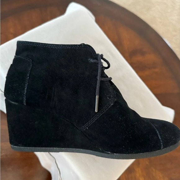 Toms Women's Size 10 W black Suede Covered Wedge Booties - Picture 5 of 14